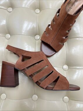NEW Bella Vita real Suede Block Heel Sandals